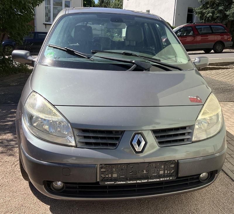 Grau Gebraucht 2005 Renault Mégane II Limousine | 700 € - Bild 1/4
