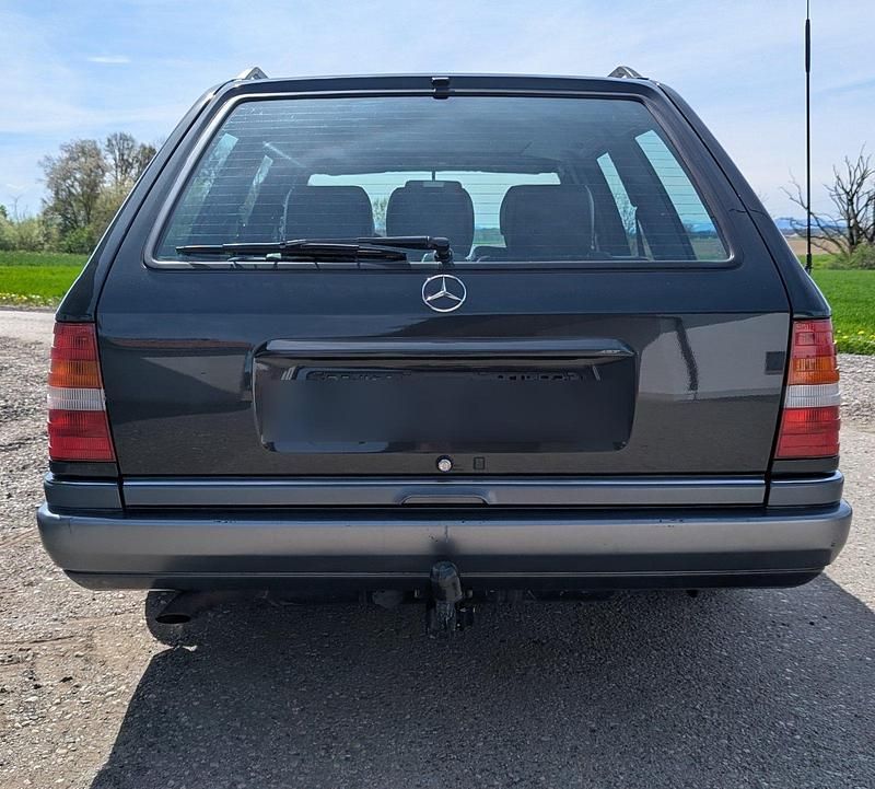 Gebraucht Mercedes E320 220 PS (161 kW) 1995 Schwarz Kombi