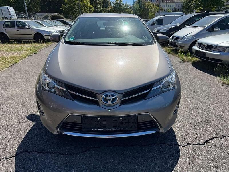Grau Gebraucht 2013 Toyota Auris Hybrid Edition Limousine | 8.499 € (Fairer Preis) - Bild 1/4
