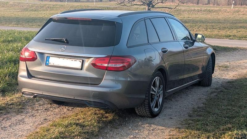 Gebraucht Mercedes C220 170 PS (125 kW) 2018 Grau Limousine