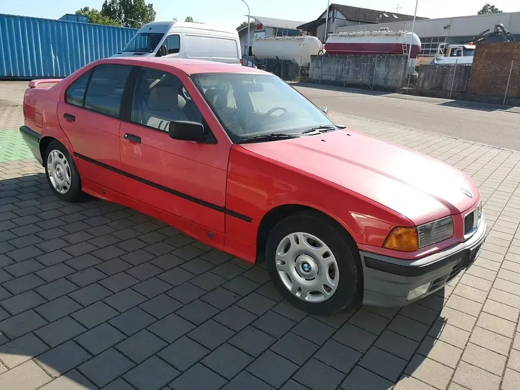 Gebraucht BMW 316 99 PS (72 kW) 1992 Rot Limousine