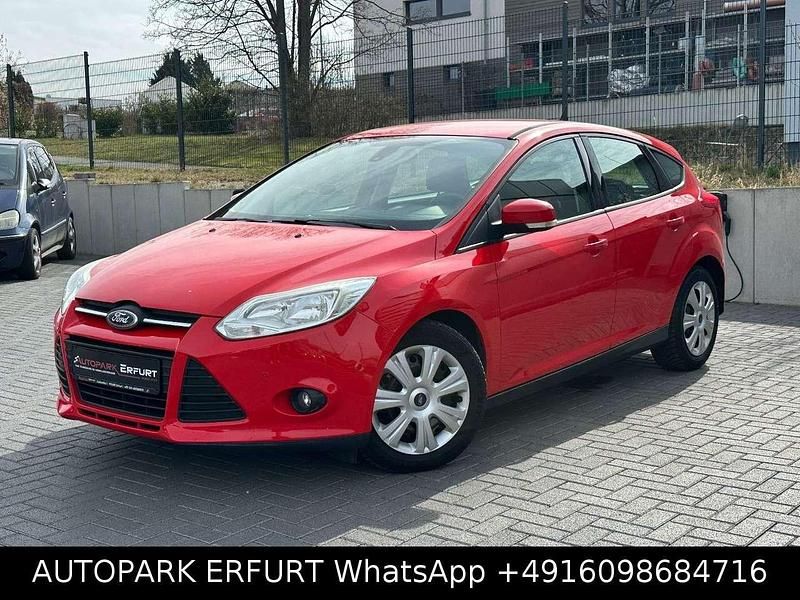 Gebraucht Ford Focus Champions Edition 125 PS (91 kW) 2013 Rot Limousine