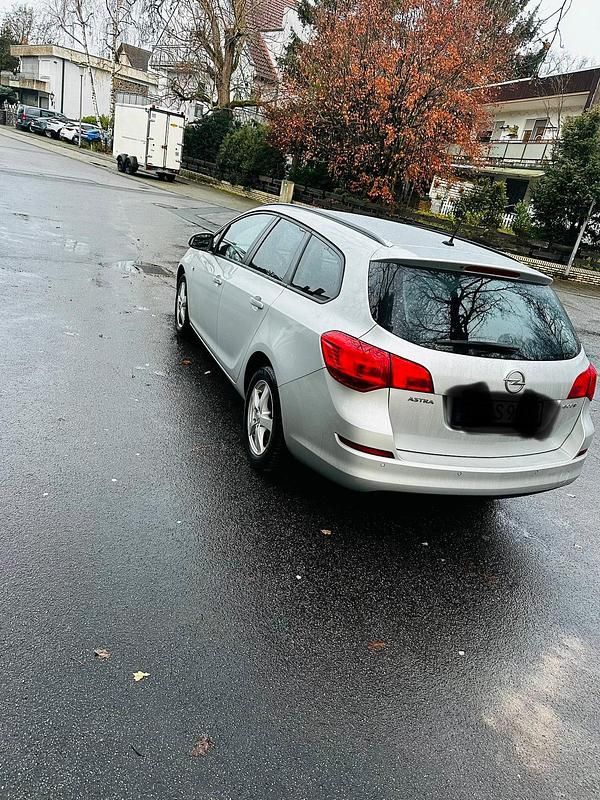 Gebraucht Opel Astra 131 PS (96 kW) 2012 Silber Kombi