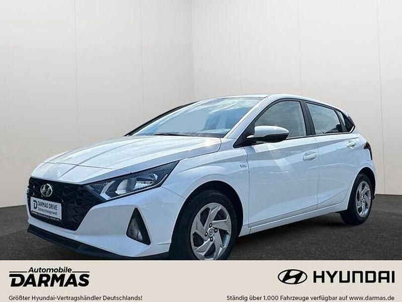 Weiß Gebraucht 2023 Hyundai i20 Trend Limousine | 15.490 € (Guter Preis) - Bild 1/4