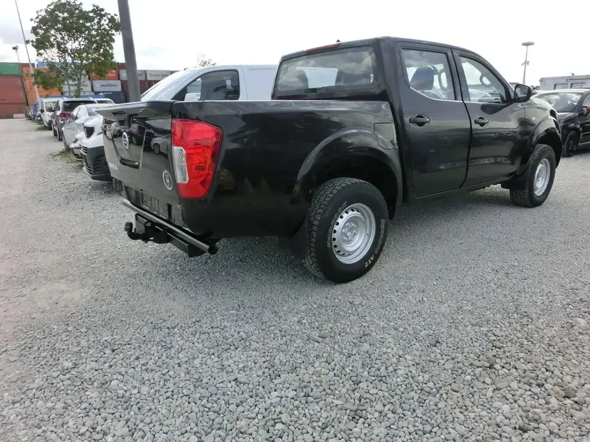 Gebraucht Nissan Navara Visia 163 PS (119 kW) 2016 Black (m) Pickup