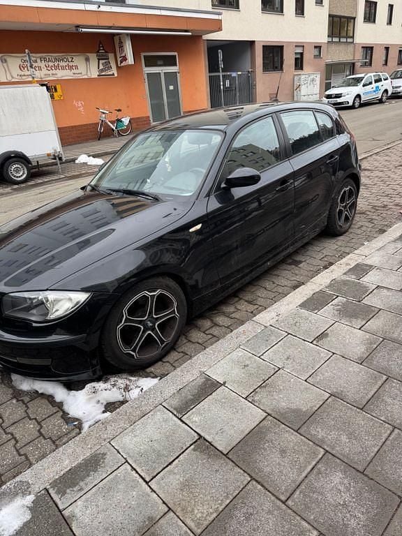 Gebraucht BMW 118 Lifestyle 143 PS (105 kW) 2009 Schwarz Kleinwagen