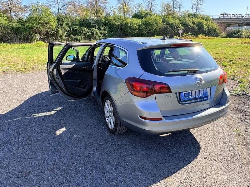 Second-hand Opel Astra 116 CP (85 kW) 2012 Gri Break