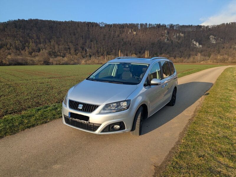 Grau Gebraucht 2015 Seat Alhambra I-Tech Van / Kleinbus | 12.900 € (Superpreis) - Bild 1/4