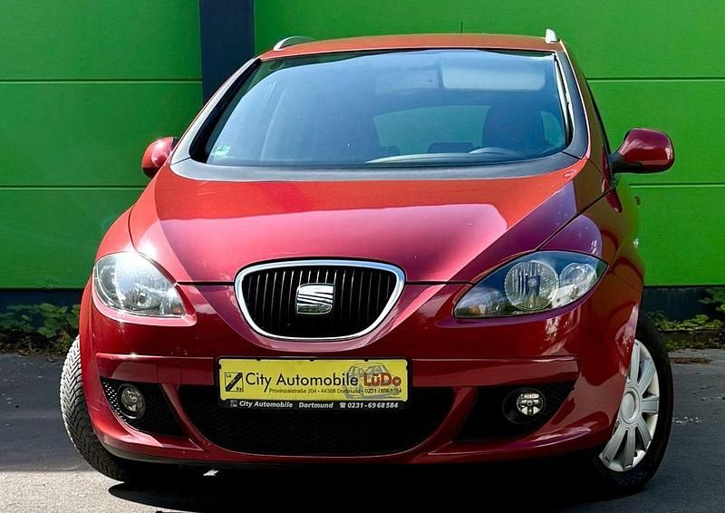 Rot Gebraucht 2009 Seat Altea XL Comfort Van / Kleinbus | 5.980 € (Teuer) - Bild 1/4