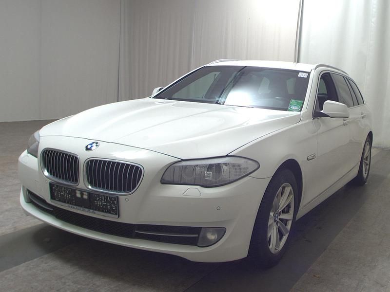 Gebraucht BMW 520 Sport Line 184 PS (135 kW) 2013 Alpinweiss iii Kombi