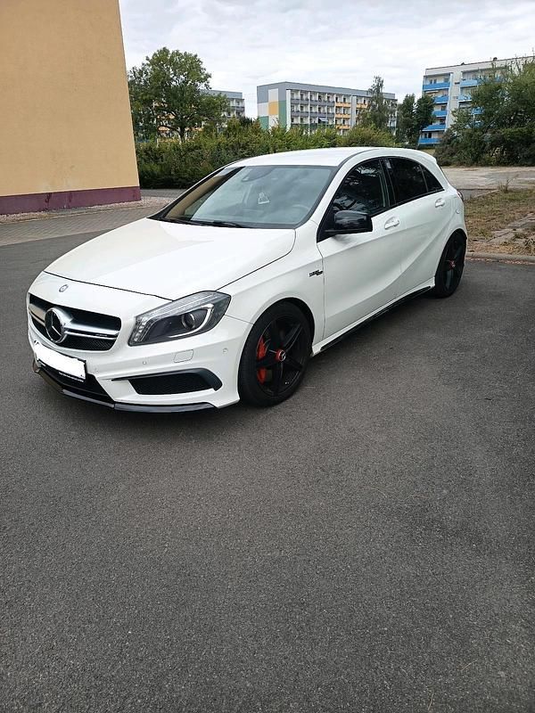 Weiß Gebraucht 2015 Mercedes A45 AMG AMG Kleinwagen | 25.000 € - Bild 1/4