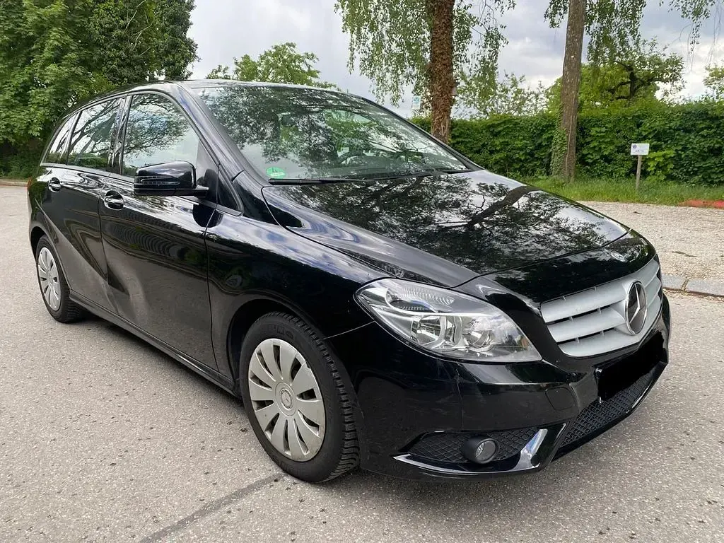 Używany Mercedes B200 156 KM (114 kW) 2012 Czarny Minivan