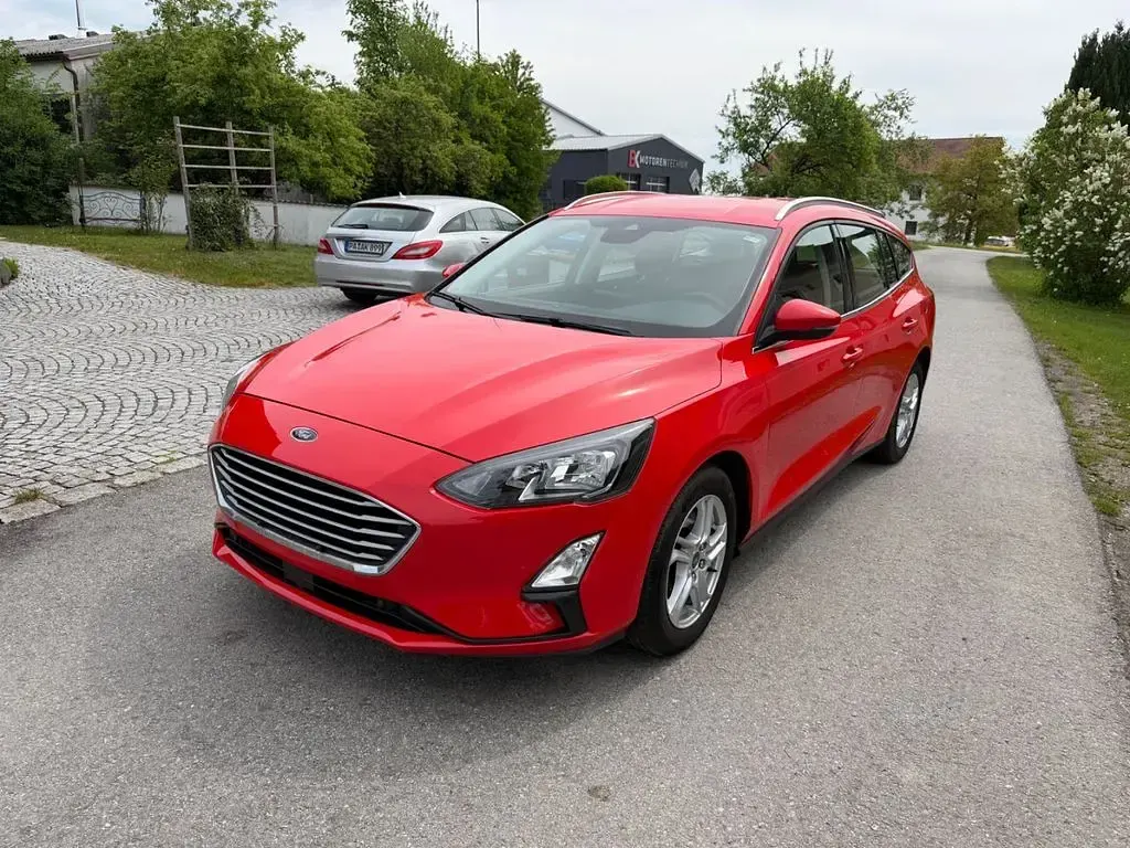 Gebraucht Ford Focus Cool & Connect 101 PS (74 kW) 2021 Rot Limousine