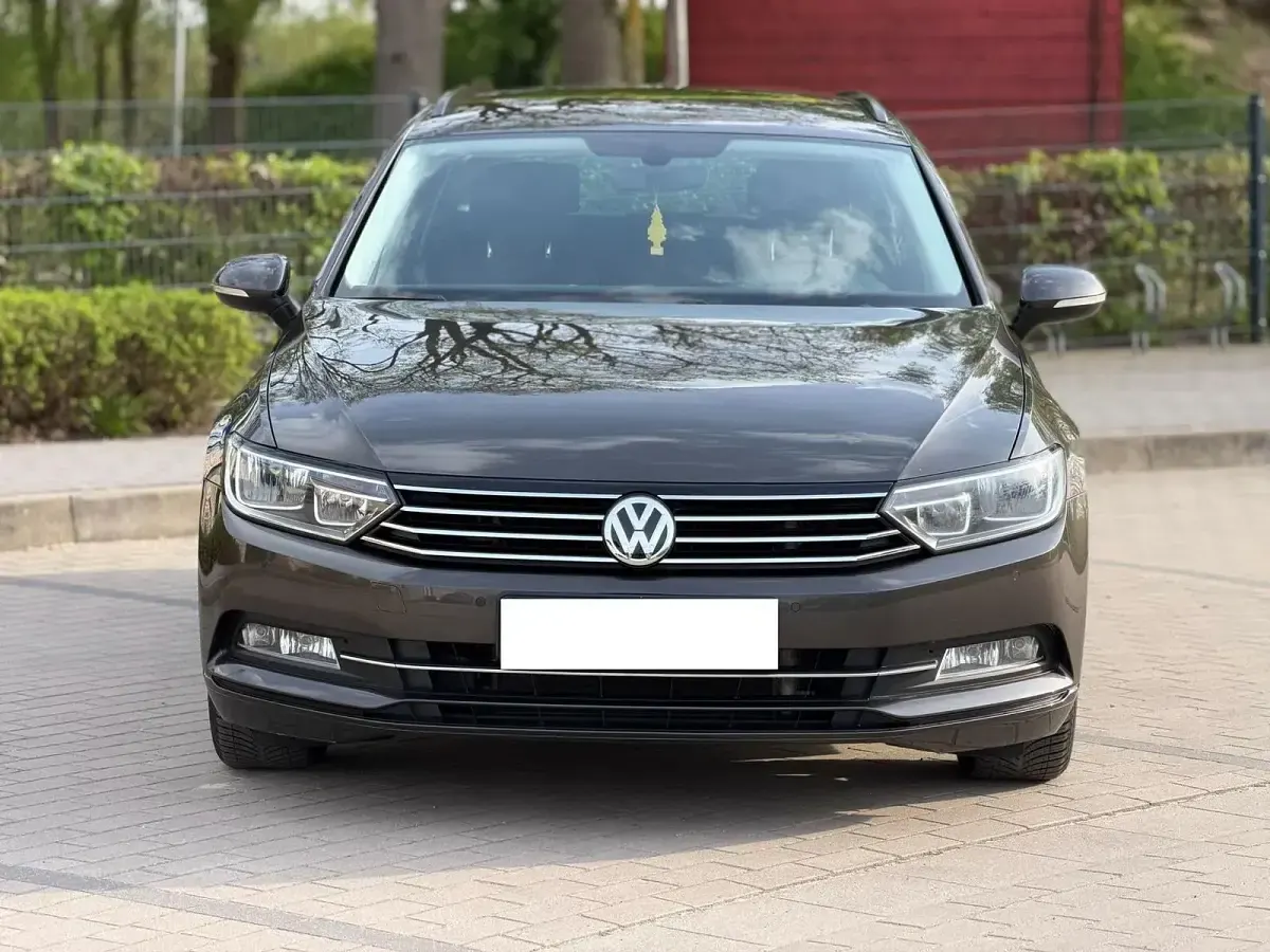 Gebraucht VW Passat 150 PS (110 kW) 2015 Braun Kombi