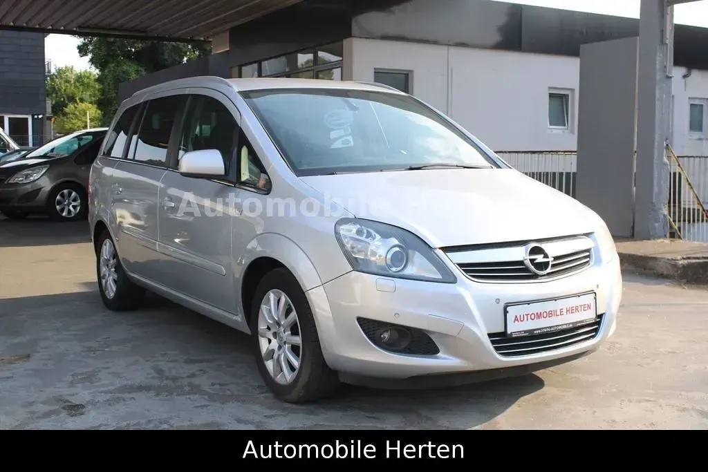 Gebraucht Opel Zafira Selection 140 PS (102 kW) 2011 Silber Van / Kleinbus