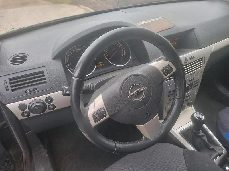 Gebraucht Opel Astra 115 PS (84 kW) 2007 Schwarz Limousine