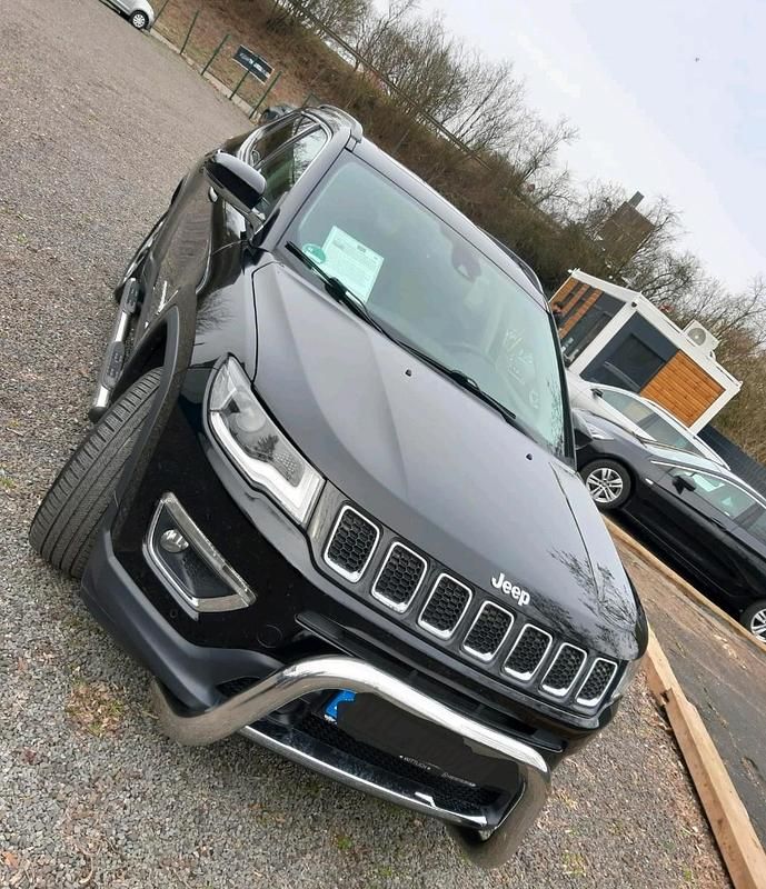 Gebraucht Jeep Compass Limited 140 PS (102 kW) 2018 Schwarz SUV