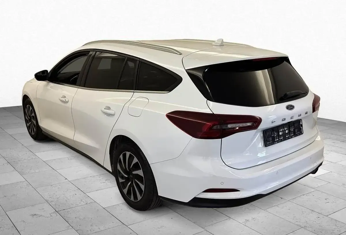 Gebraucht Ford Focus Titanium 160 PS (117 kW) 2022 Frozen white Kombi