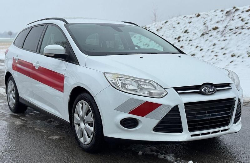 Gebraucht Ford Focus Trend 116 PS (85 kW) 2014 Weiß Limousine