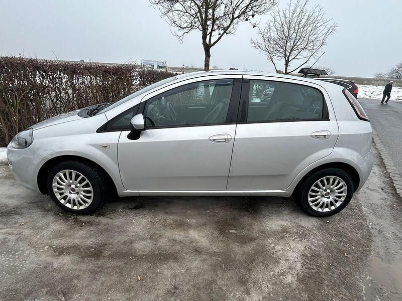 Gebraucht Fiat Punto Evo 69 PS (50 kW) 2012 Silber Kleinwagen