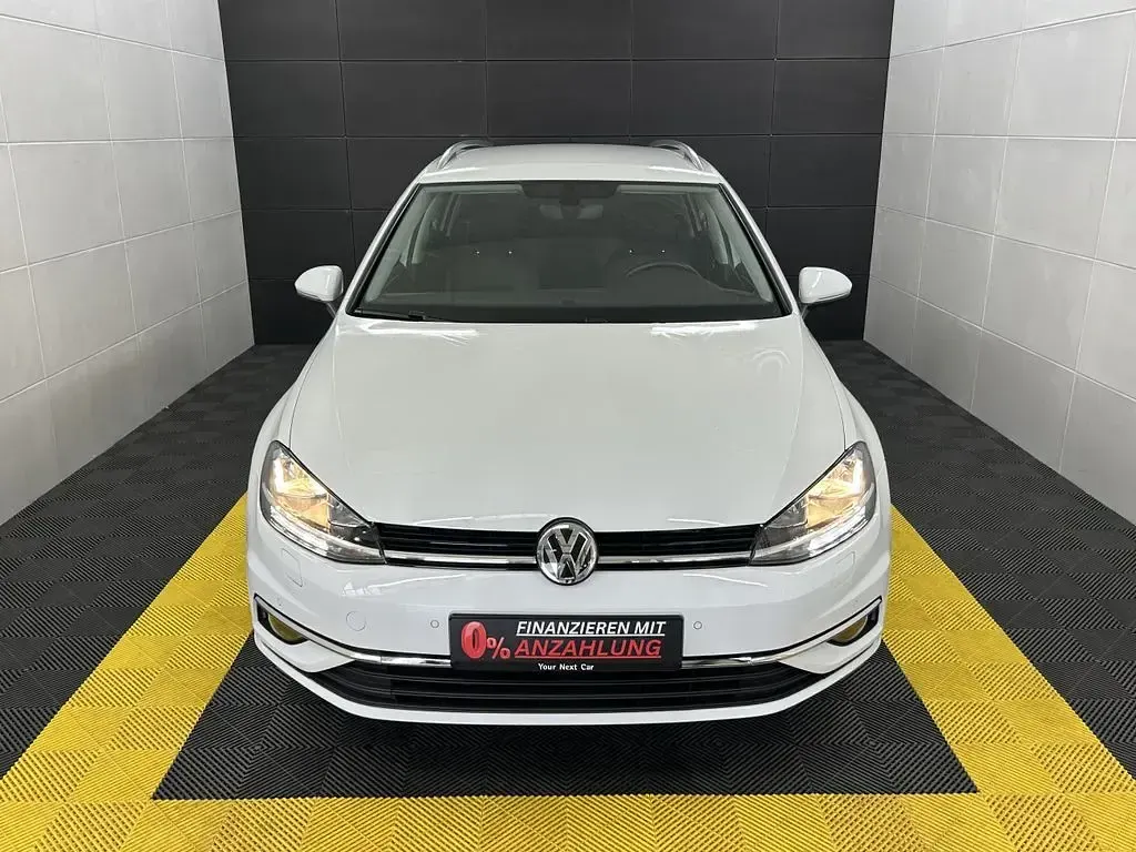 Gebraucht VW Golf VII Highline 150 PS (110 kW) 2019 Weiß Limousine