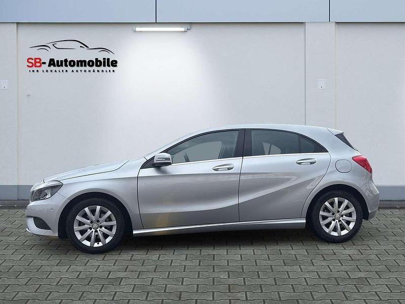 Gebraucht Mercedes A180 Sport 109 PS (80 kW) 2015 Polarsilber  metalliclack Kleinwagen