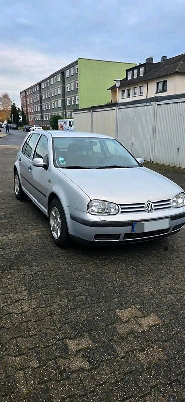 Silber Gebraucht 1998 VW Golf IV Kleinwagen | 1.800 € (Fairer Preis) - Bild 1/4