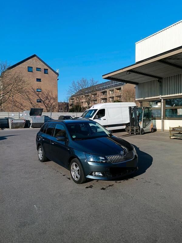 Grau Gebraucht 2018 Skoda Fabia Clever Kombi | 5.500 € (Superpreis) - Bild 1/4