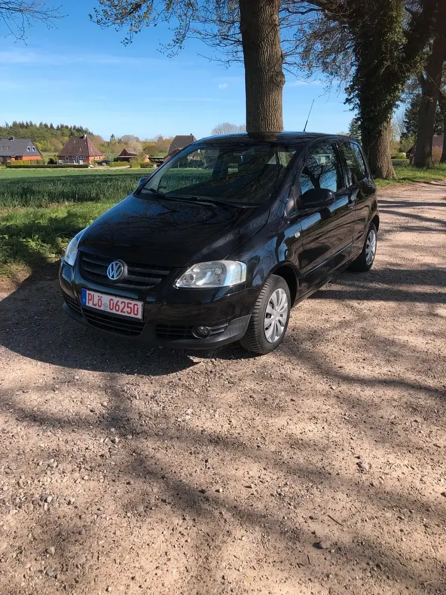 Second-hand VW Fox 54 CP (39 kW) 2009 Negru Hatchback