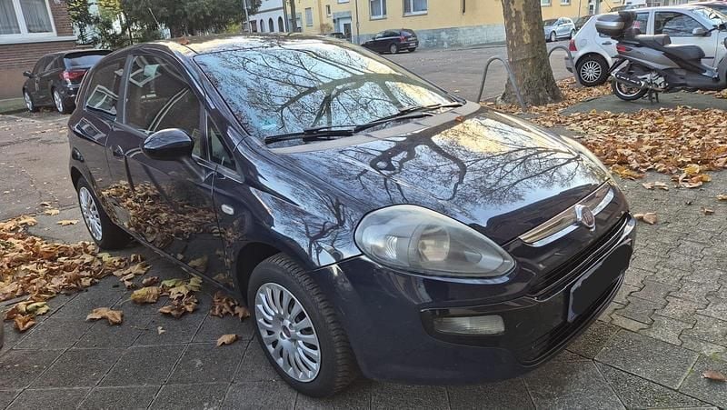 Blau Gebraucht 2011 Fiat Grande Punto Kleinwagen | 1.400 € (Guter Preis) - Bild 1/4