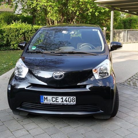 Gebraucht Toyota iQ 92 PS (67 kW) 2010 Schwarz Kleinwagen
