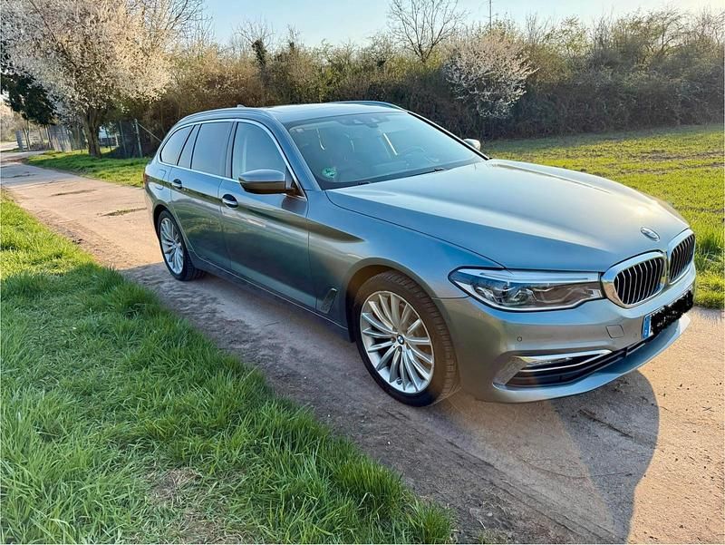 Gebraucht BMW 520 190 PS (139 kW) 2018 Grau Kombi
