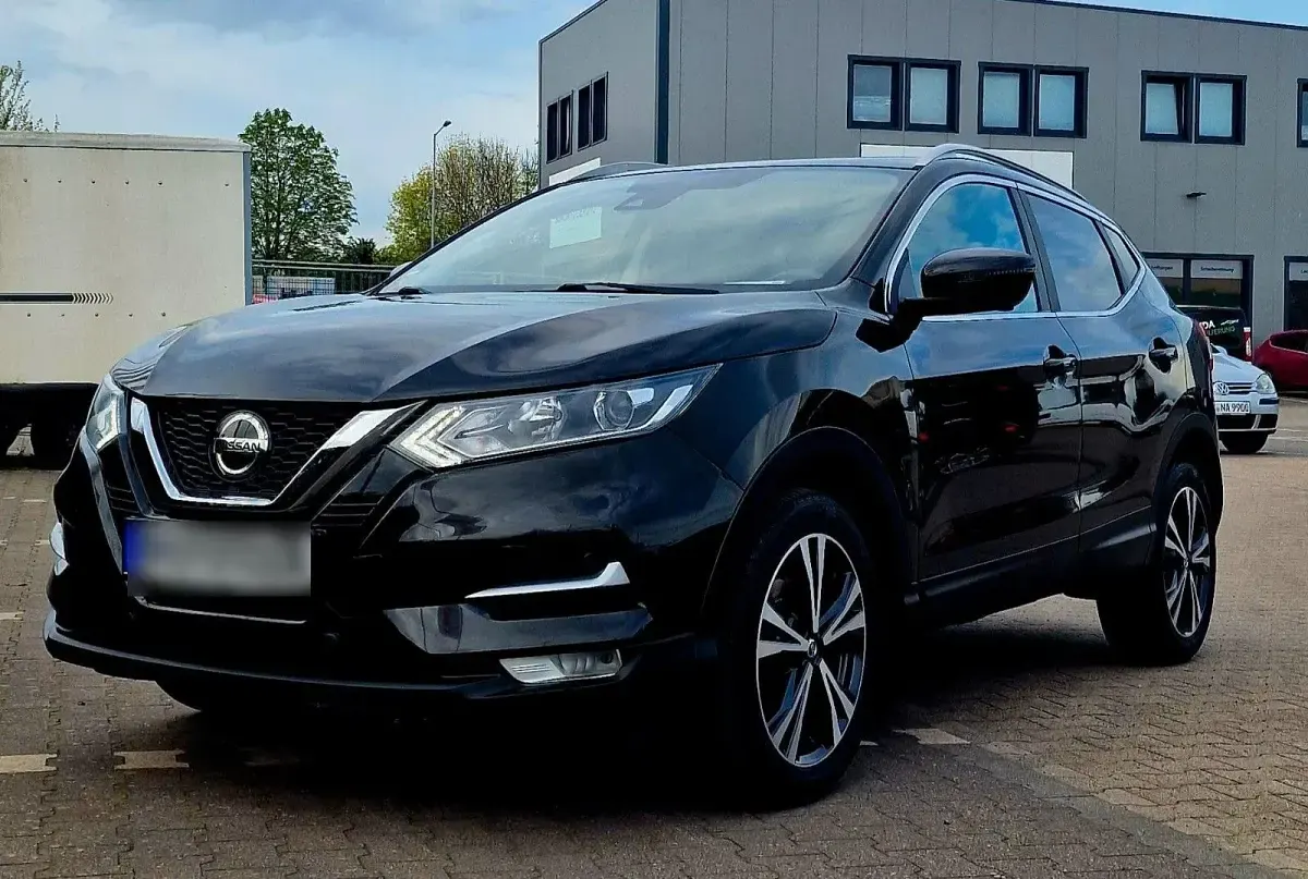 Gebraucht Nissan Qashqai 140 PS (102 kW) 2021 Schwarz SUV