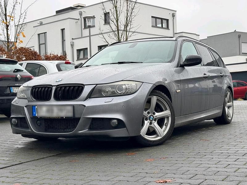 Grau Gebraucht 2011 BMW 330 M Sport Kombi | 9.300 € (Fairer Preis) - Bild 1/4