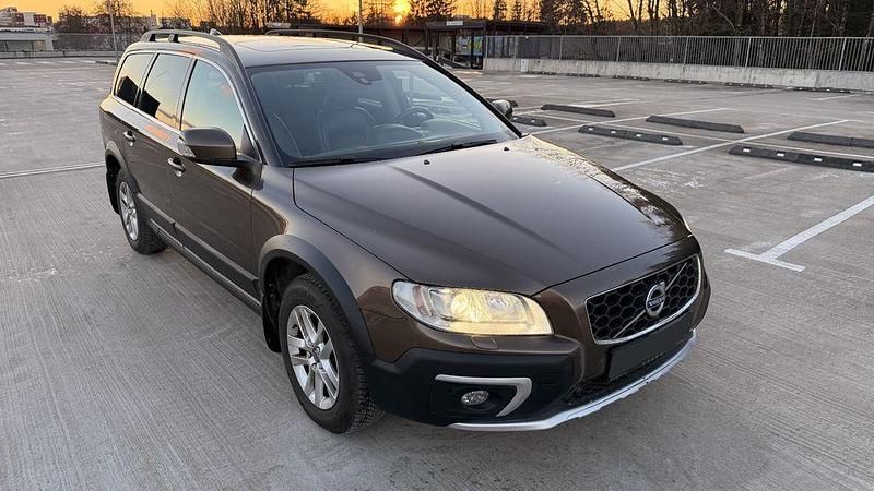 Braun Gebraucht 2016 Volvo XC70 Summum SUV | 19.900 € (Fairer Preis) - Bild 1/4