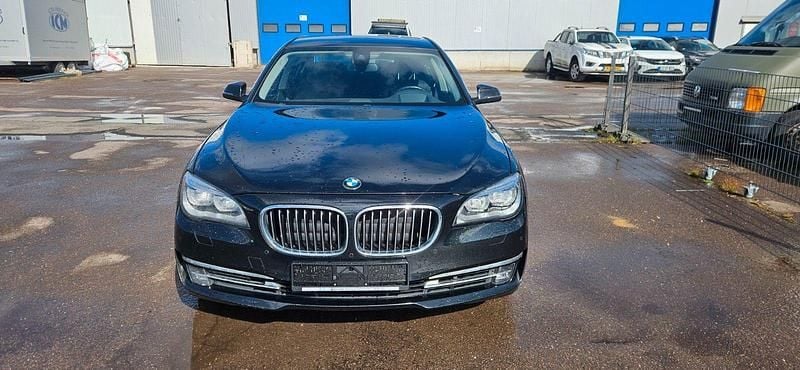 Gebraucht BMW 730 Sport Line 258 PS (189 kW) 2015 Schwarz Limousine