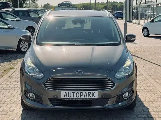 Gebraucht Ford S-MAX Titanium 150 PS (110 kW) 2017 Grau Van / Kleinbus