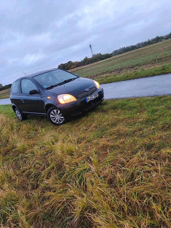 Schwarz Gebraucht 2004 Toyota Yaris Kleinwagen | 1.200 € (Guter Preis) - Bild 1/4