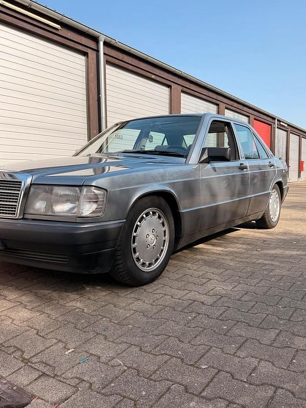 Gebraucht Mercedes 190 132 PS (97 kW) 1990 Grau Limousine