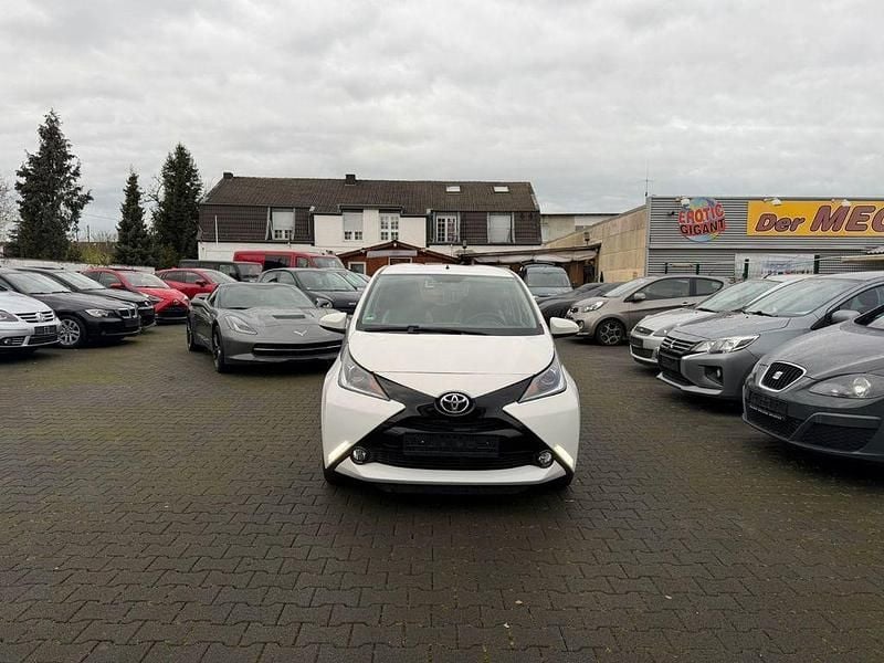 Gebraucht Toyota Aygo 69 PS (50 kW) 2018 Weiß Kleinwagen