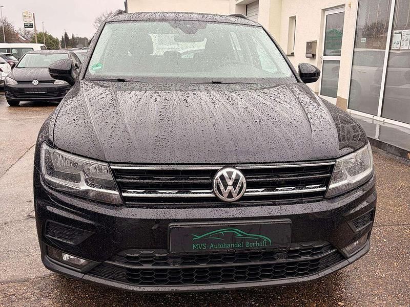 Gebraucht VW Tiguan Trendline 125 PS (91 kW) 2018 Deep black perleffekt SUV