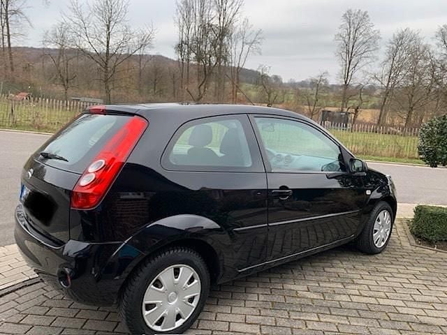 Gebraucht Ford Fiesta 75 PS (55 kW) 2008 Schwarz Kleinwagen