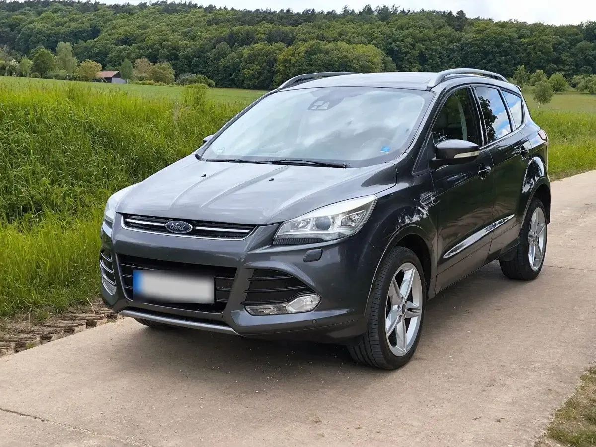 Gebraucht Ford Kuga Titanium 179 PS (131 kW) 2015 Grau SUV