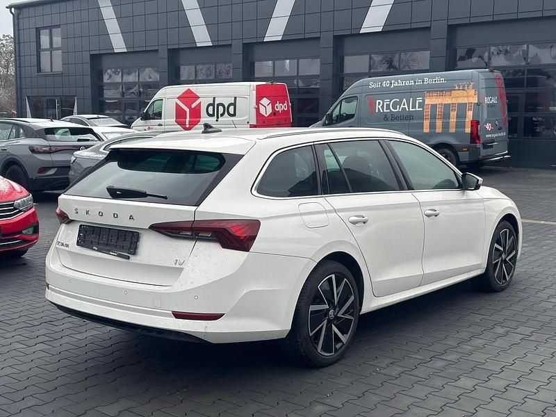 Gebraucht Skoda Octavia First Edition 204 PS (150 kW) 2021 Weiß Kombi