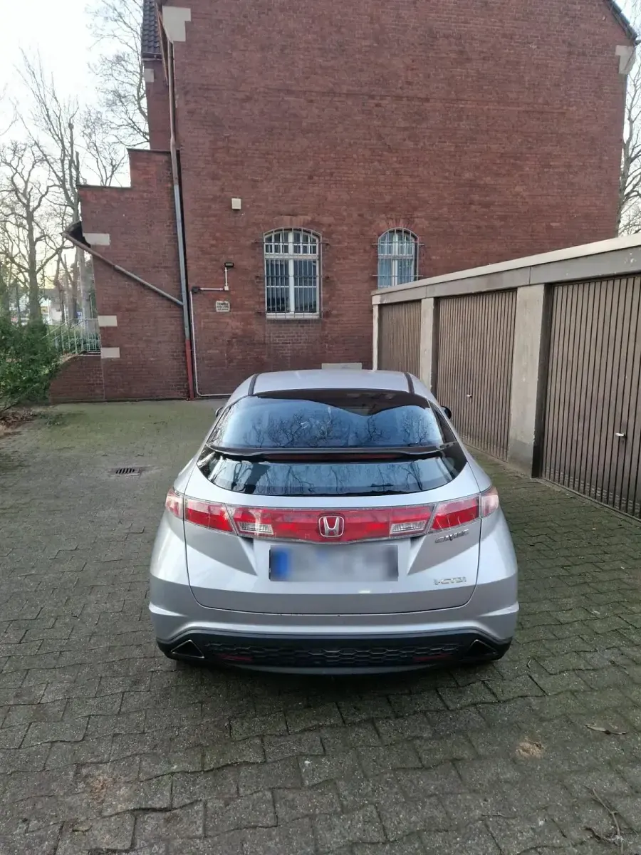 Używany Honda Civic 140 KM (102 kW) 2007 Srebrny Hatchback