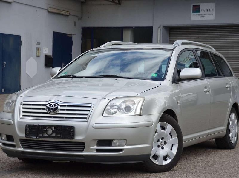 Silver metallic Gebraucht 2004 Toyota Avensis Kombi | 3.200 € (Fairer Preis) - Bild 1/4