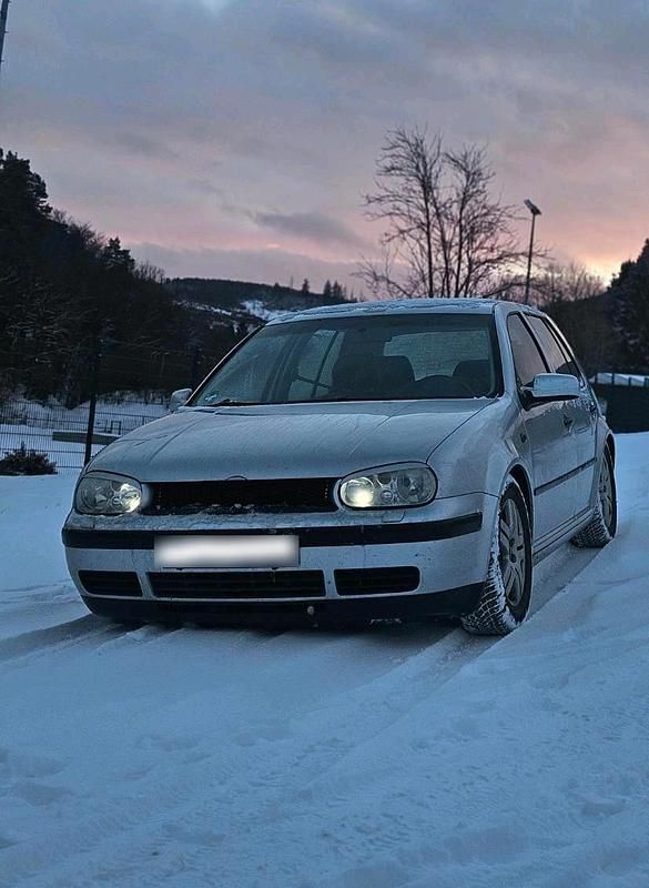 Gebraucht VW Golf IV 105 PS (77 kW) 2002 Silber Kleinwagen