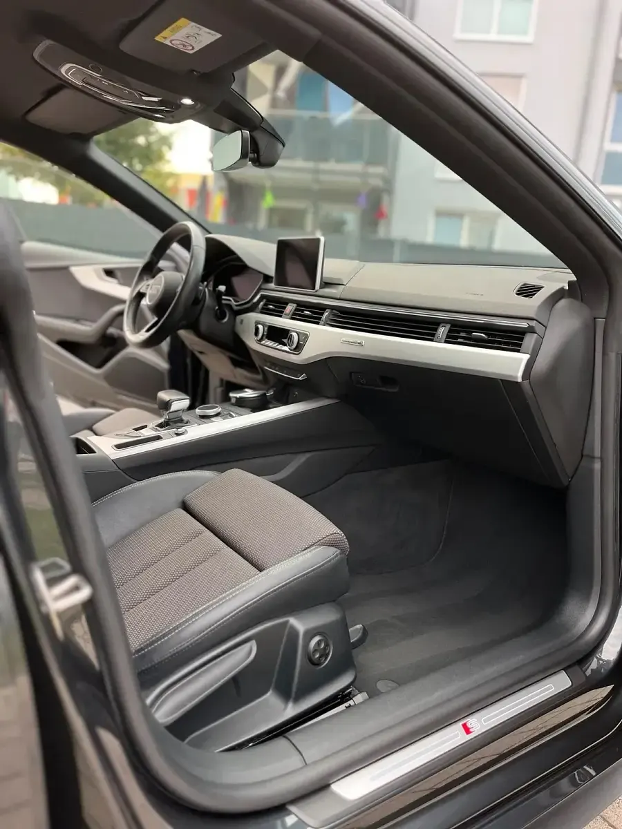 Gebraucht Audi A5 Design 190 PS (139 kW) 2018 Grau Coupé