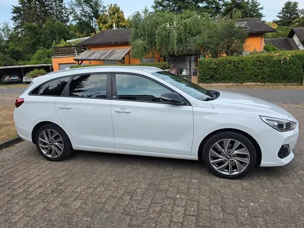 Gebraucht Hyundai i30 140 PS (102 kW) 2018 Weiß Kombi