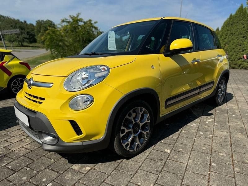 Gelb Gebraucht 2016 Fiat 500L Trekking Van / Kleinbus | 9.590 € (Fairer Preis) - Bild 1/4